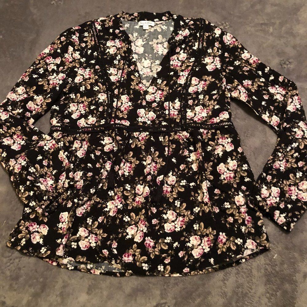 Love Fire Floral Black Peasant Style Blouse Sz M.       KS